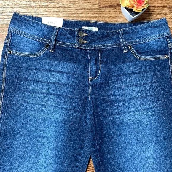 NWT SO Dark Denim Bermuda Cuffed Shorts Sz: 11 - Picture 3 of 8